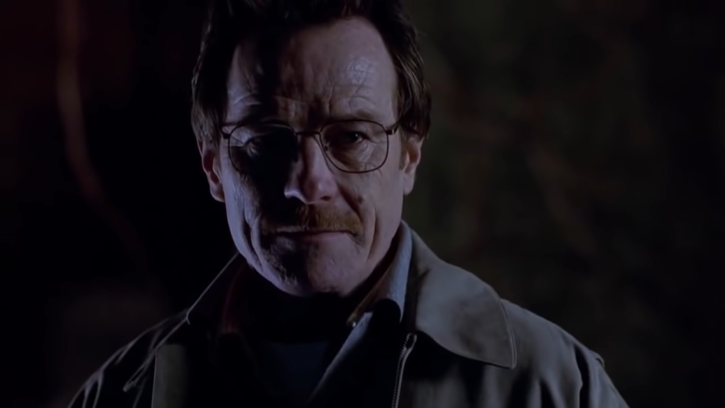 Walter White in coat and glasses in serial breaking bad